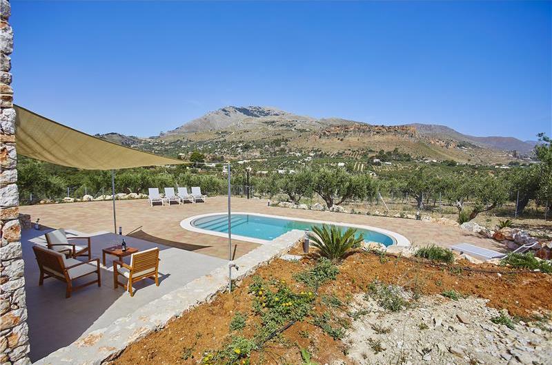 4 bedroom villa with pool, Castellammare del Golfo, sleeps 8-9