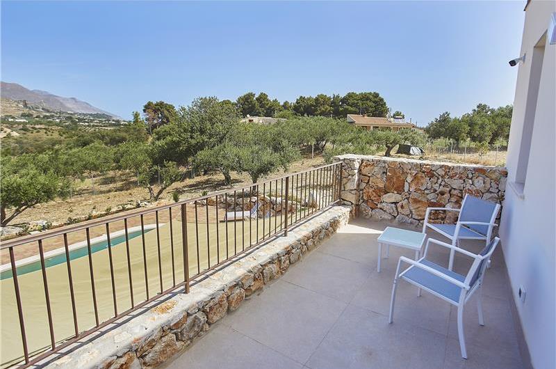 4 bedroom villa with pool, Castellammare del Golfo, sleeps 8-9