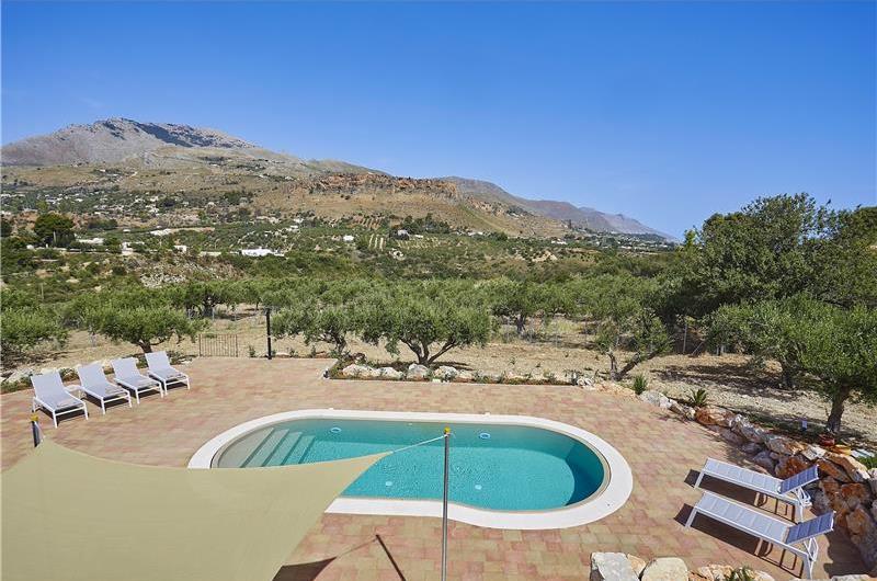 4 bedroom villa with pool, Castellammare del Golfo, sleeps 8-9