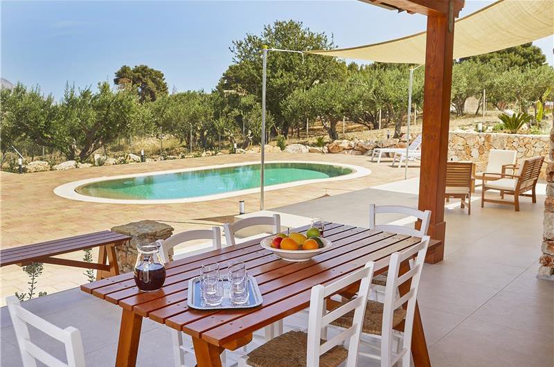 4 bedroom villa with pool, Castellammare del Golfo, sleeps 8-9