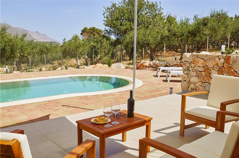 4 bedroom villa with pool, Castellammare del Golfo, sleeps 8-9