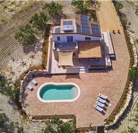 4 bedroom villa with pool, Castellammare del Golfo, sleeps 8-9