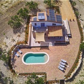 4 bedroom villa with pool, Castellammare del Golfo, sleeps 8-9