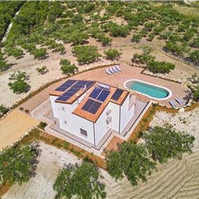 4 bedroom villa with pool, Castellammare del Golfo, sleeps 8-9