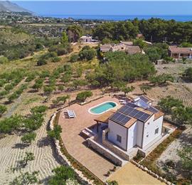 4 bedroom villa with pool, Castellammare del Golfo, sleeps 8-9