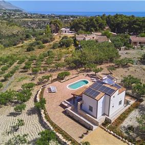 4 bedroom villa with pool, Castellammare del Golfo, sleeps 8-9