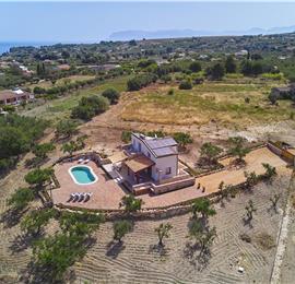4 bedroom villa with pool, Castellammare del Golfo, sleeps 8-9