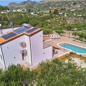 4 bedroom villa with pool, Castellammare del Golfo, sleeps 8-9