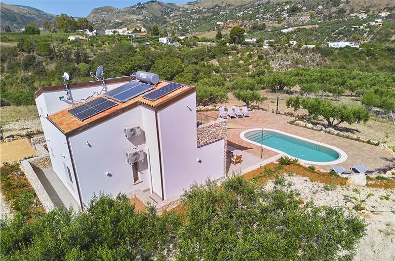 4 bedroom villa with pool, Castellammare del Golfo, sleeps 8-9