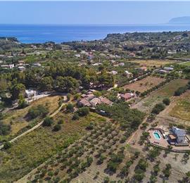 4 bedroom villa with pool, Castellammare del Golfo, sleeps 8-9