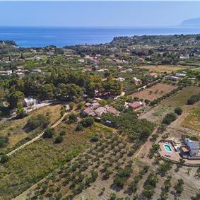 4 bedroom villa with pool, Castellammare del Golfo, sleeps 8-9