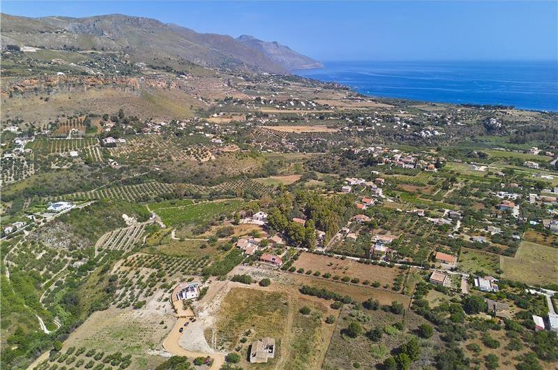 4 bedroom villa with pool, Castellammare del Golfo, sleeps 8-9