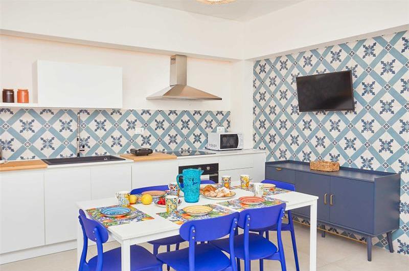 3 bedroom seaside apartments in Sicily, sleeps 6