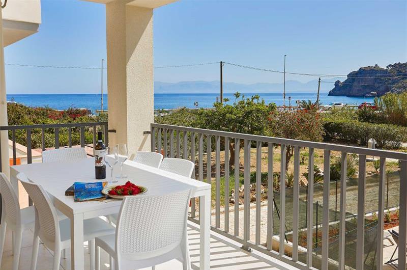 3 bedroom seaside apartments in Sicily, sleeps 6