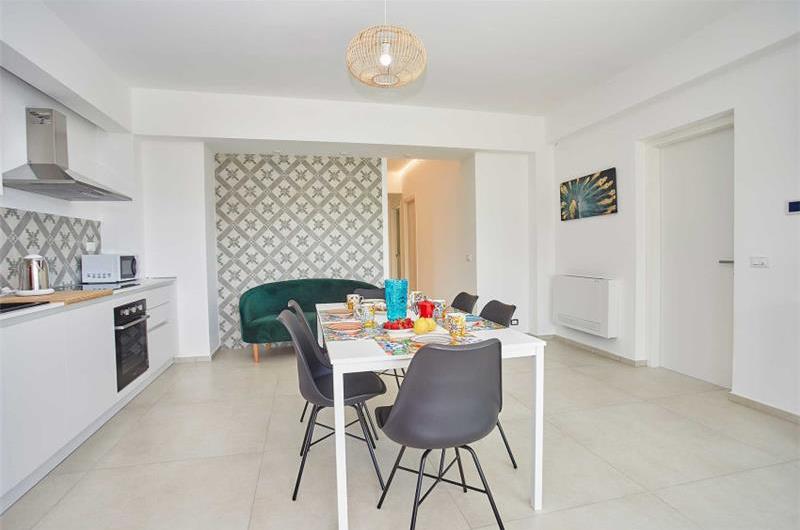 3 bedroom seaside apartments in Sicily, sleeps 6