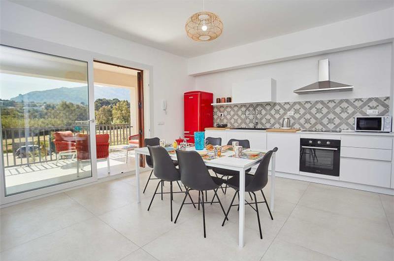 3 bedroom seaside apartments in Sicily, sleeps 6