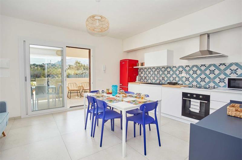 3 bedroom seaside apartments in Sicily, sleeps 6