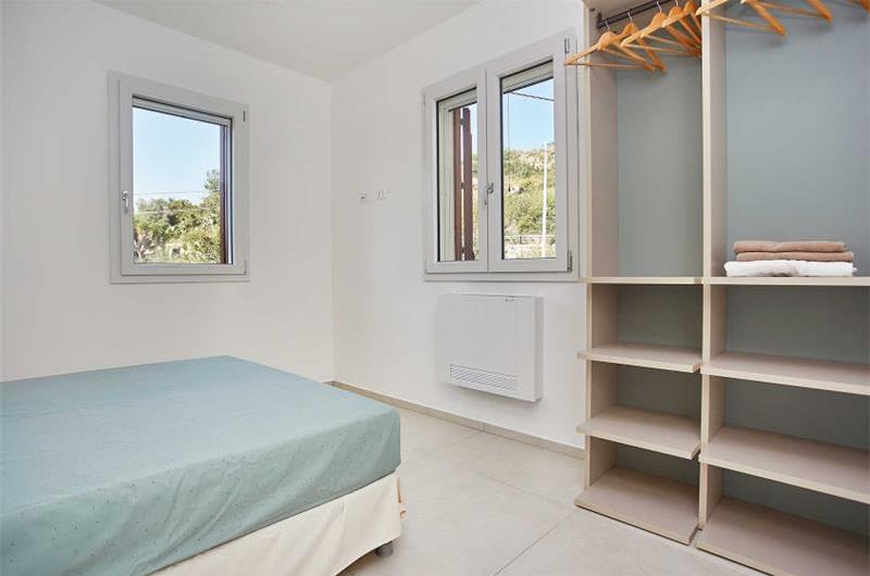 3 bedroom seaside apartments in Sicily, sleeps 6