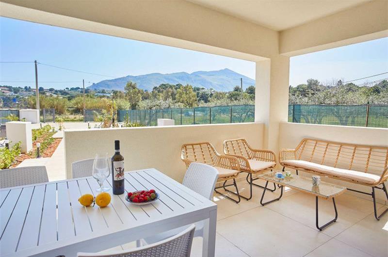 3 bedroom seaside apartments in Sicily, sleeps 6