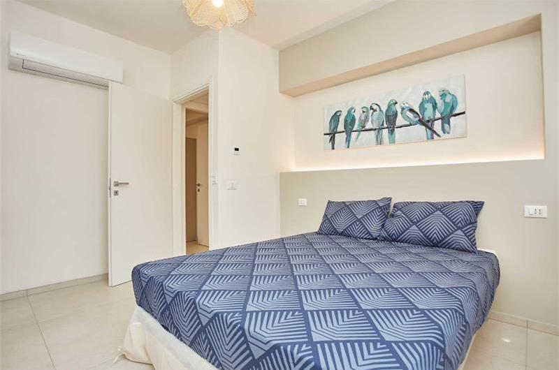 3 bedroom seaside apartments in Sicily, sleeps 6