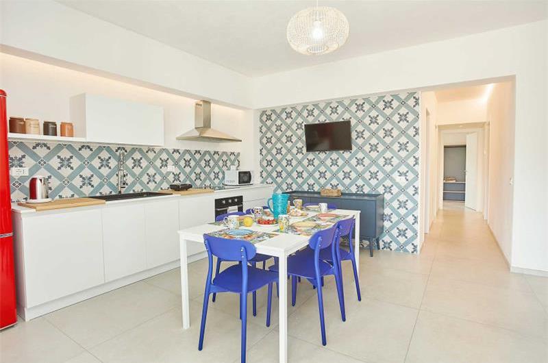 3 bedroom seaside apartments in Sicily, sleeps 6