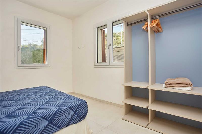 3 bedroom seaside apartments in Sicily, sleeps 6