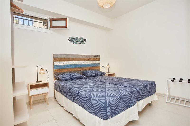 3 bedroom seaside apartments in Sicily, sleeps 6