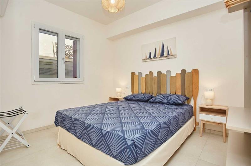 3 bedroom seaside apartments in Sicily, sleeps 6