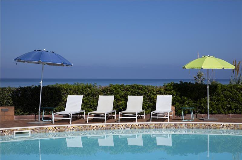 2 bedroom seaside apartments with shared pool, sleeps 4-5