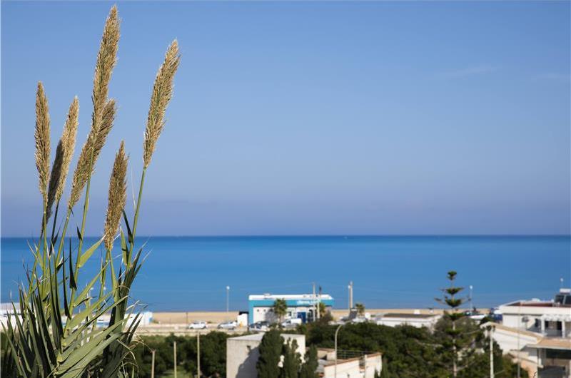 2 bedroom seaside apartments with shared pool, sleeps 4-5