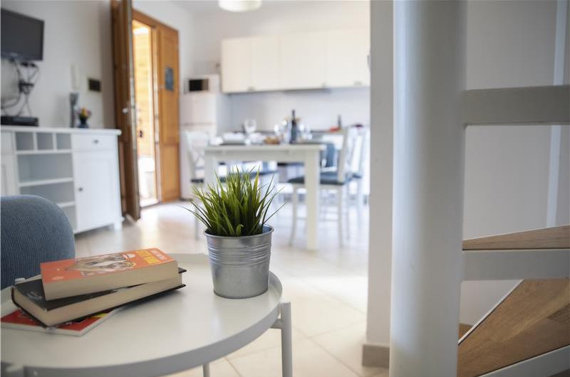 2 bedroom seaside apartments with shared pool, sleeps 4-5