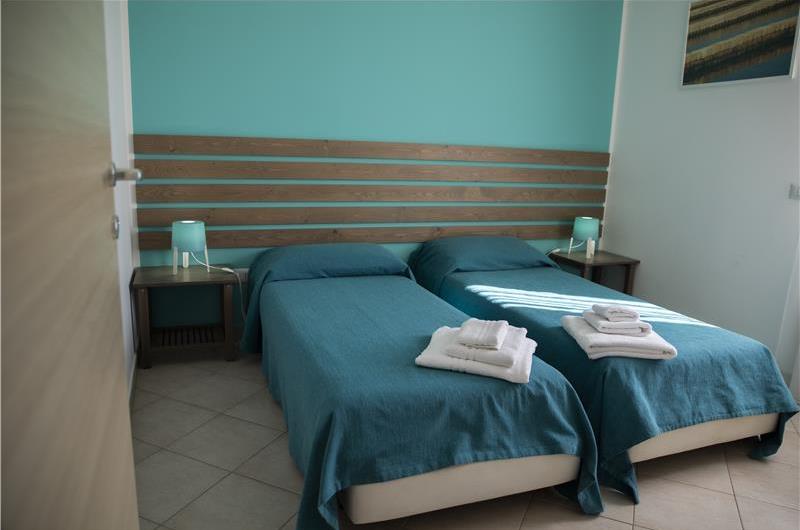 2 bedroom seaside apartments with shared pool, sleeps 4-5