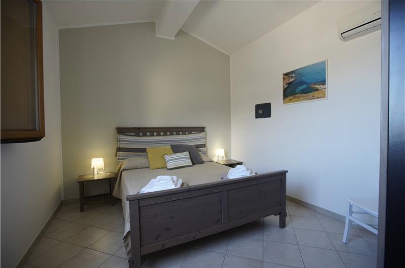 2 bedroom seaside apartments with shared pool, sleeps 4-5