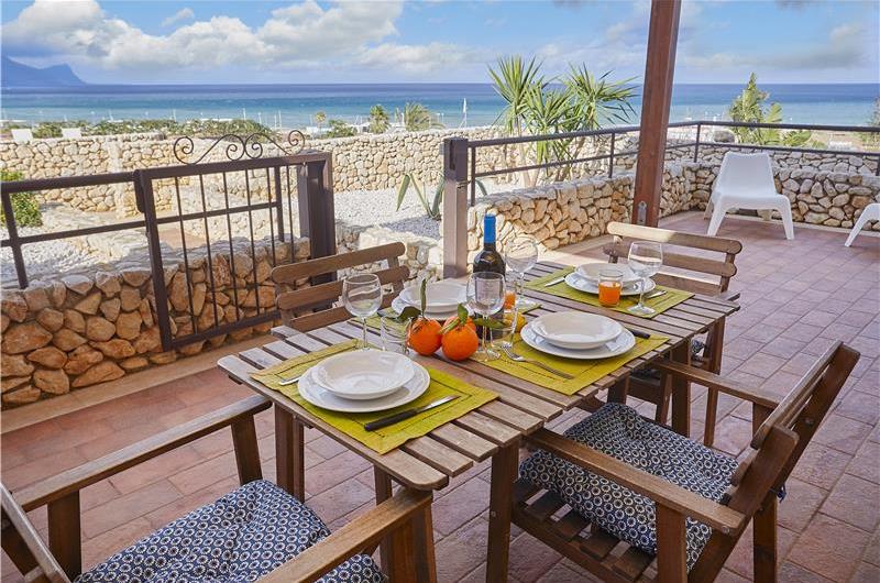 2 bedroom seaside apartments with shared pool, sleeps 4-5