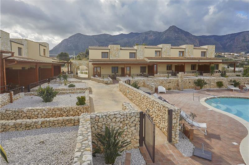 2 bedroom seaside apartments with shared pool, sleeps 4-5