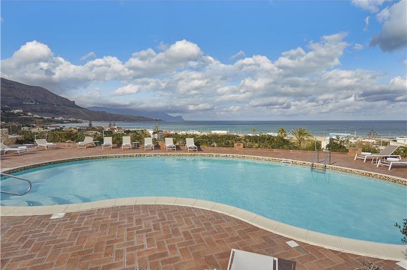 2 bedroom seaside apartments with shared pool, sleeps 4-5