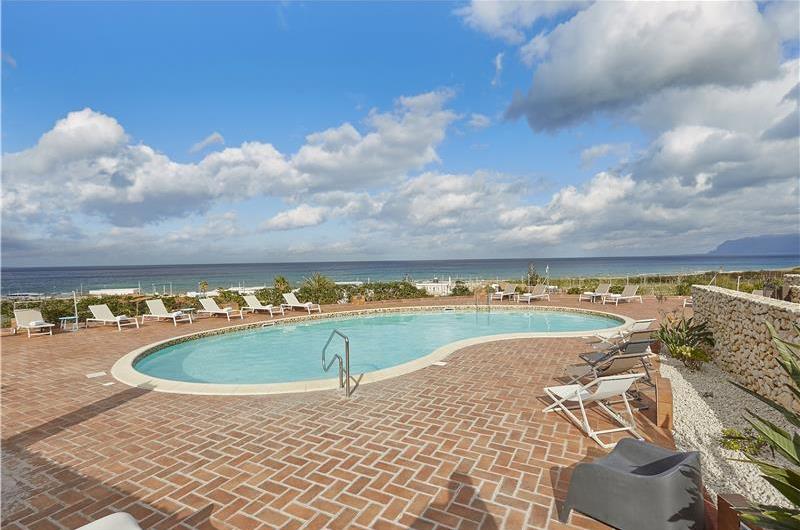 2 bedroom seaside apartments with shared pool, sleeps 4-5