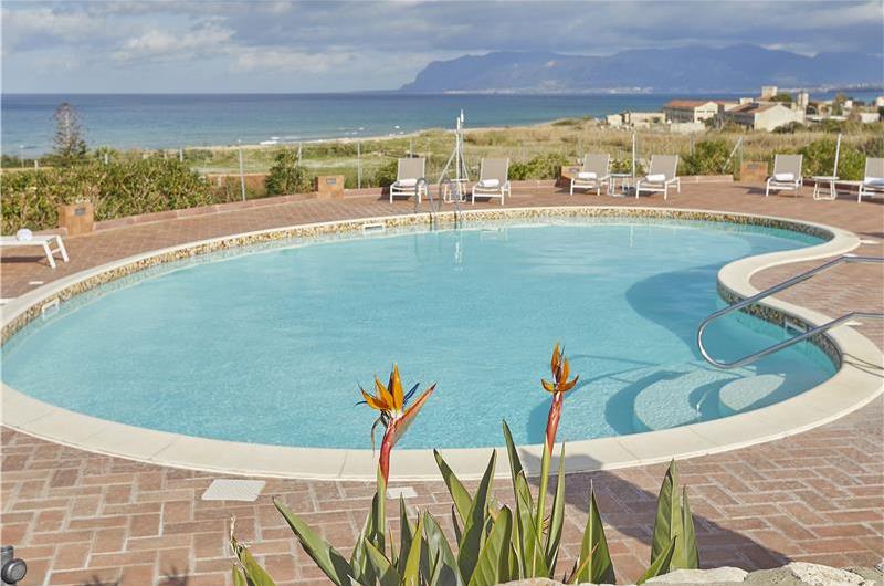 2 bedroom seaside apartments with shared pool, sleeps 4-5