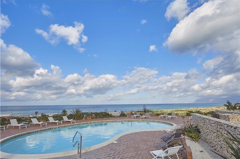 2 bedroom seaside apartments with shared pool, sleeps 4-5