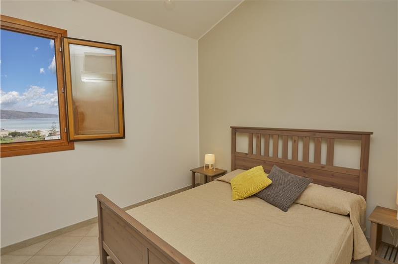 2 bedroom seaside apartments with shared pool, sleeps 4-5