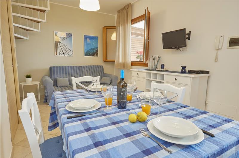 2 bedroom seaside apartments with shared pool, sleeps 4-5