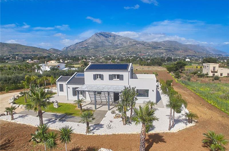 5 bedroom villa with infinity pool, Castellammare del Golfo, sleeps 9