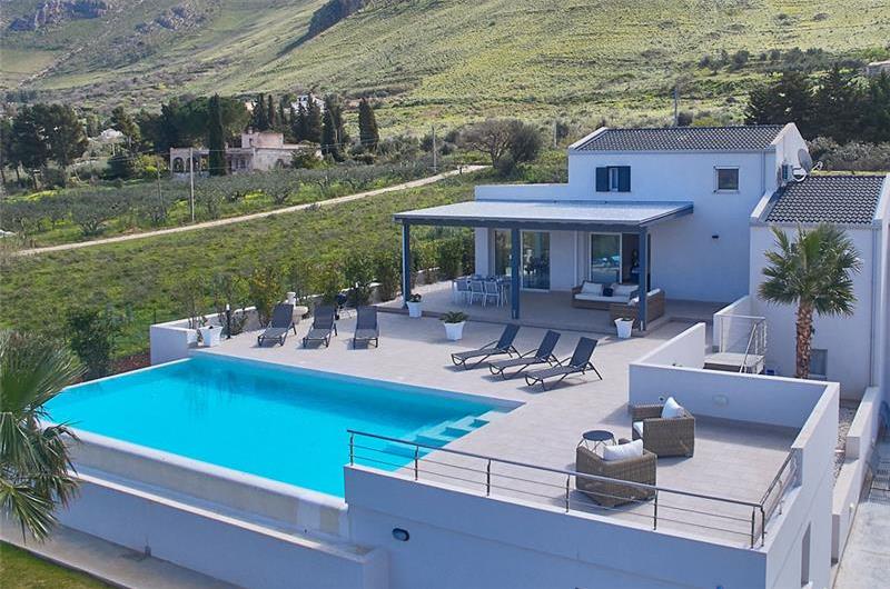 5 bedroom villa with infinity pool, Castellammare del Golfo, sleeps 9