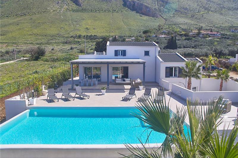 5 bedroom villa with infinity pool, Castellammare del Golfo, sleeps 9