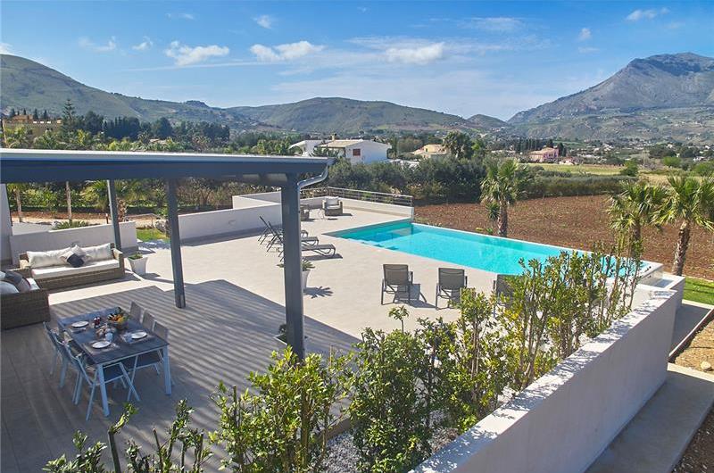 5 bedroom villa with infinity pool, Castellammare del Golfo, sleeps 9