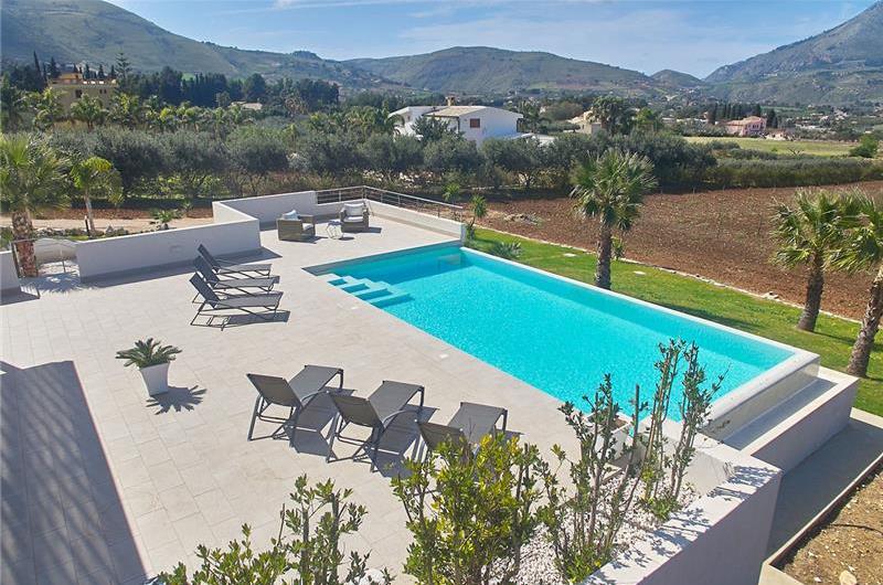 5 bedroom villa with infinity pool, Castellammare del Golfo, sleeps 9