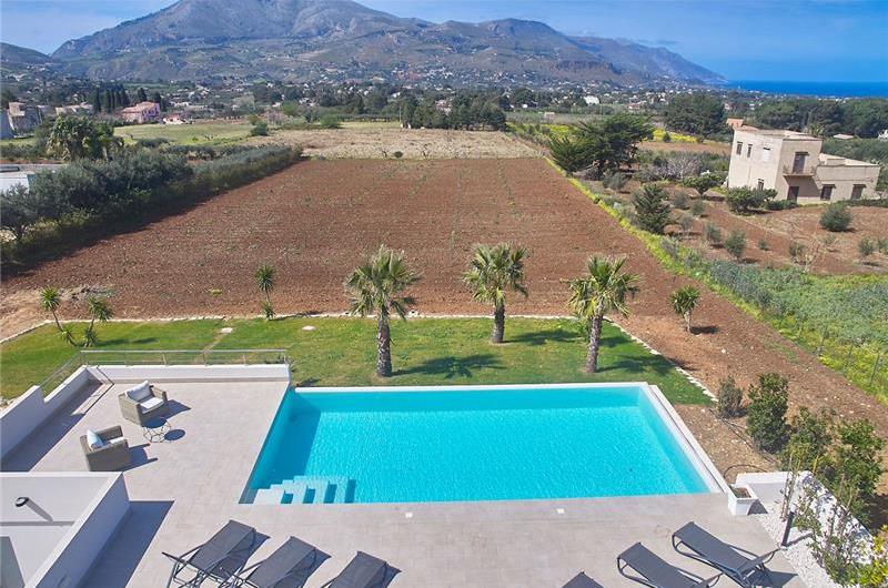 5 bedroom villa with infinity pool, Castellammare del Golfo, sleeps 9