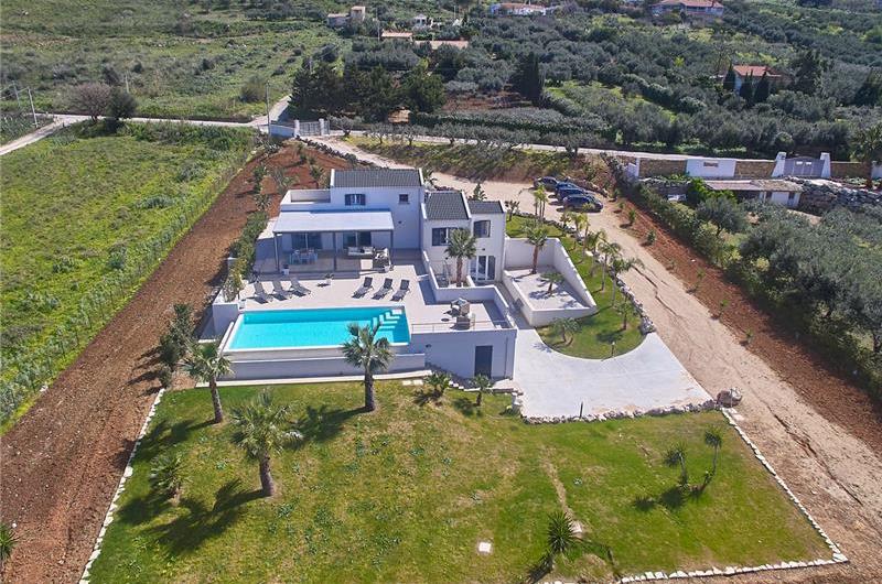 5 bedroom villa with infinity pool, Castellammare del Golfo, sleeps 9