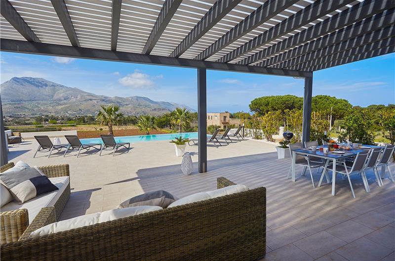5 bedroom villa with infinity pool, Castellammare del Golfo, sleeps 9