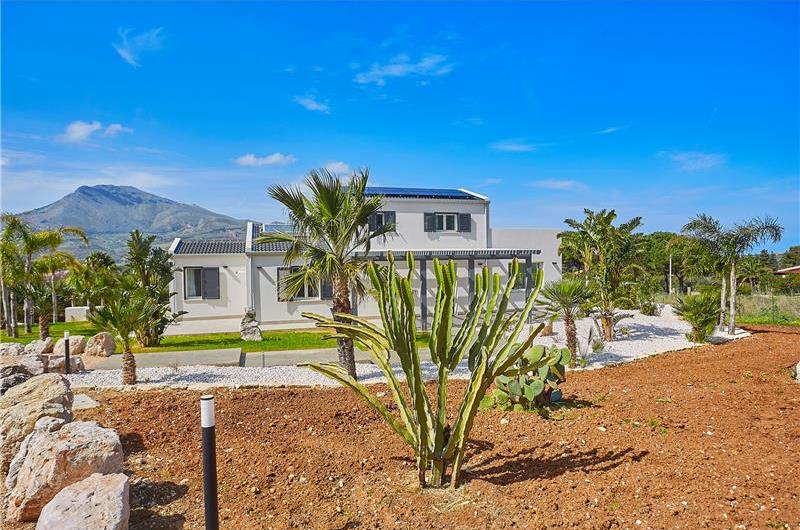 5 bedroom villa with infinity pool, Castellammare del Golfo, sleeps 9
